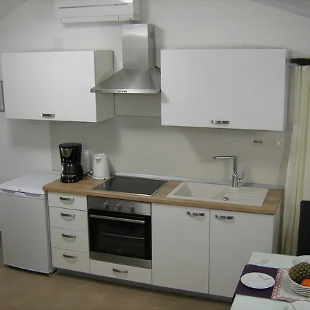 Ita Apartment Split